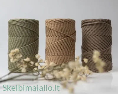 88a755261aeab52a04c025f1b803809983d30b1c_Ivairiu-spalvu-macrame-virvutes